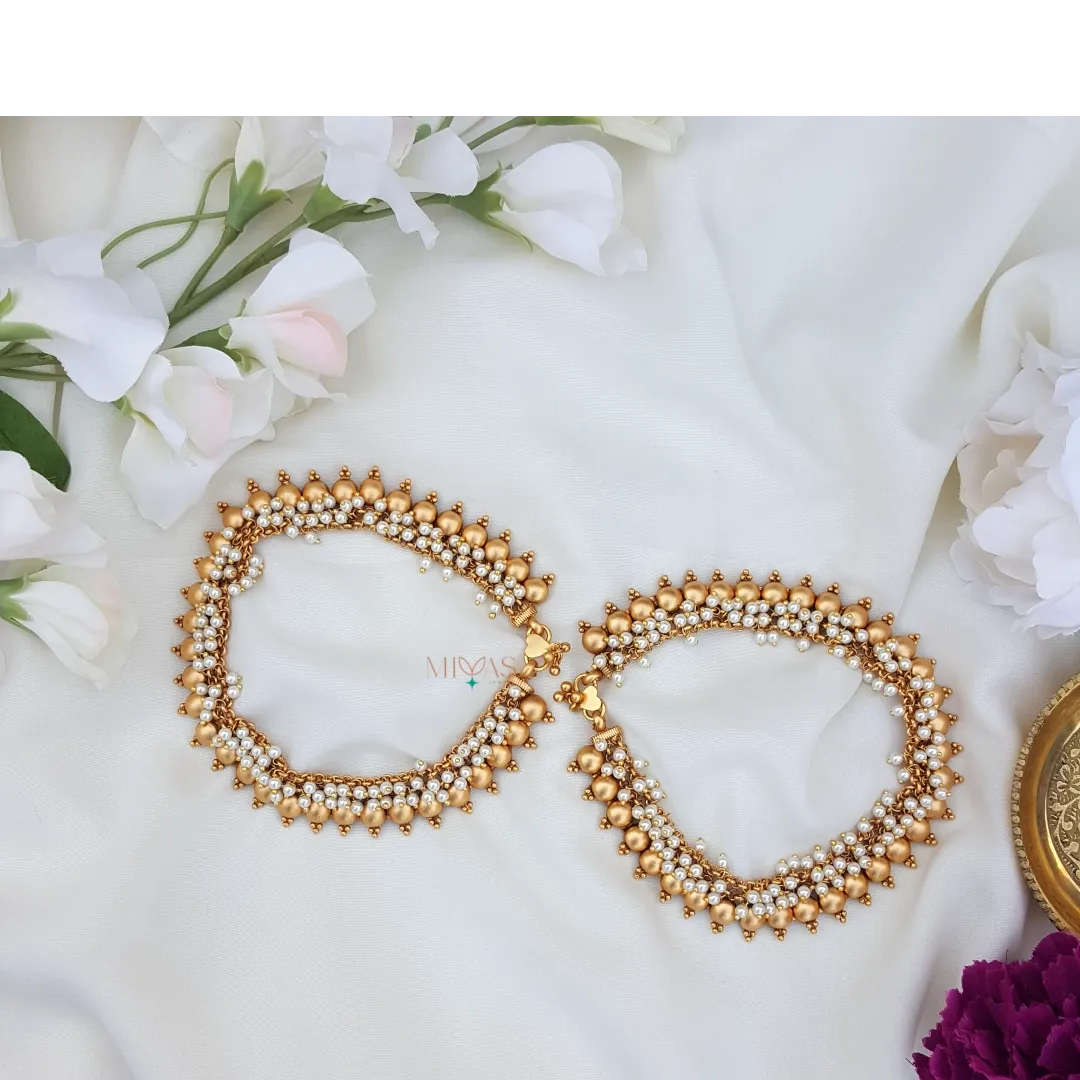 Mesmerizing Gold look alike Anklet - Pearl